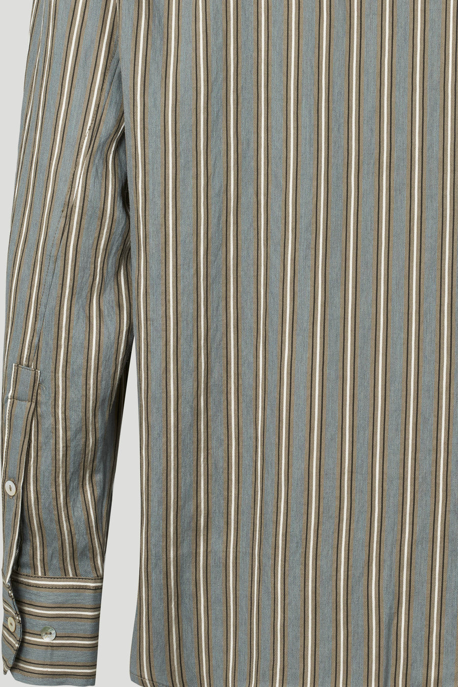 PBO Lizzy Shirt i khaki stripe – klassisk skjorte med stribet mønster, almindelig pasform, lange ærmer med manchet og afrundet kant.
