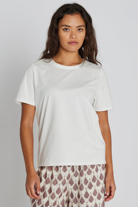 PBO Tina T-shirt i hvid med rund hals og korte ærmer