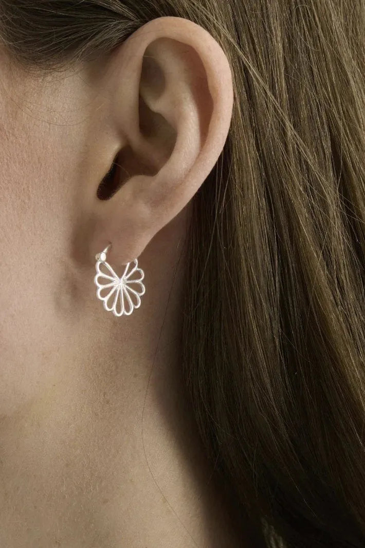 Øreringe | PERNILLE CORYDON Small Bellis earrings, forgyldt sølv