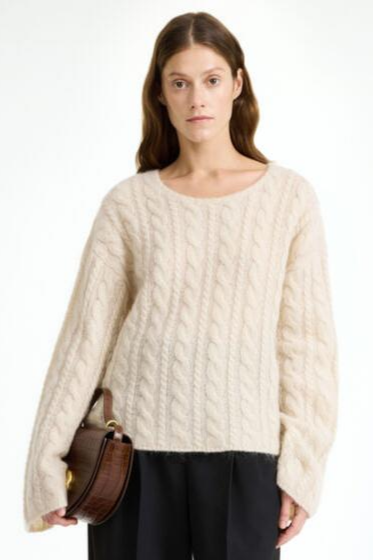 By Malene Birger Cierra sweater i oyster grey – Mohair- og uldblanding med kabelstrik