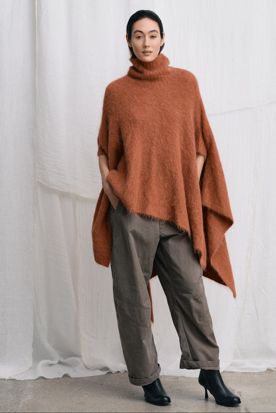 Rabens Saloner October Utility Shaped bukser i asphalt stylet i lookbook