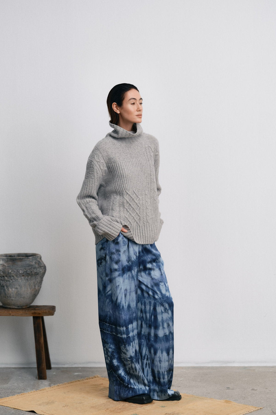 Rabens Saloner Anli Patchwork Knit sweater i lysegrå melange hel figur