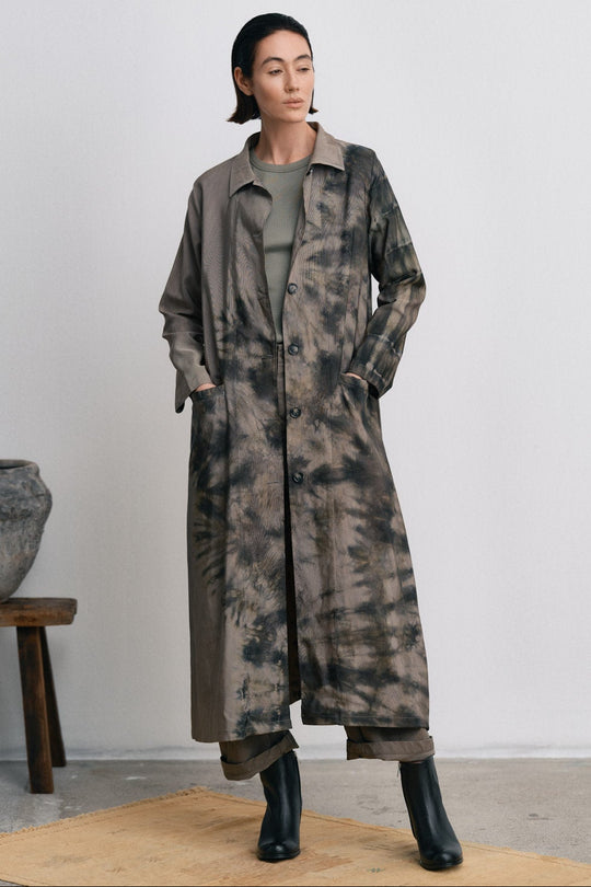 Rabens Saloner Celine Lava Long frakke i grågrøn kombination stylet i lookbook