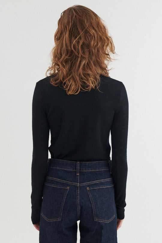 Basic Apparel Rinja LS Tee i Black set bagfra