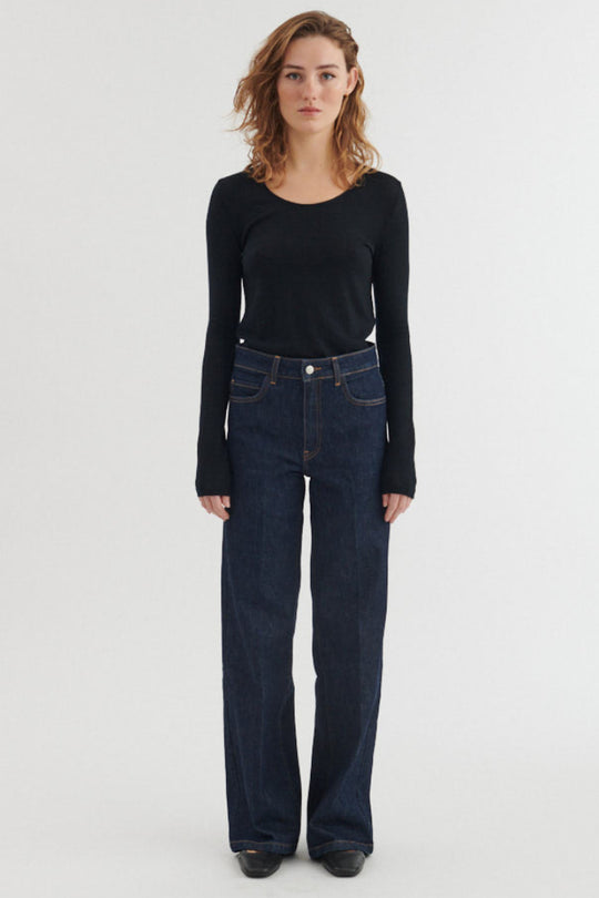 Basic Apparel Rinja LS Tee i Black detaljebillede