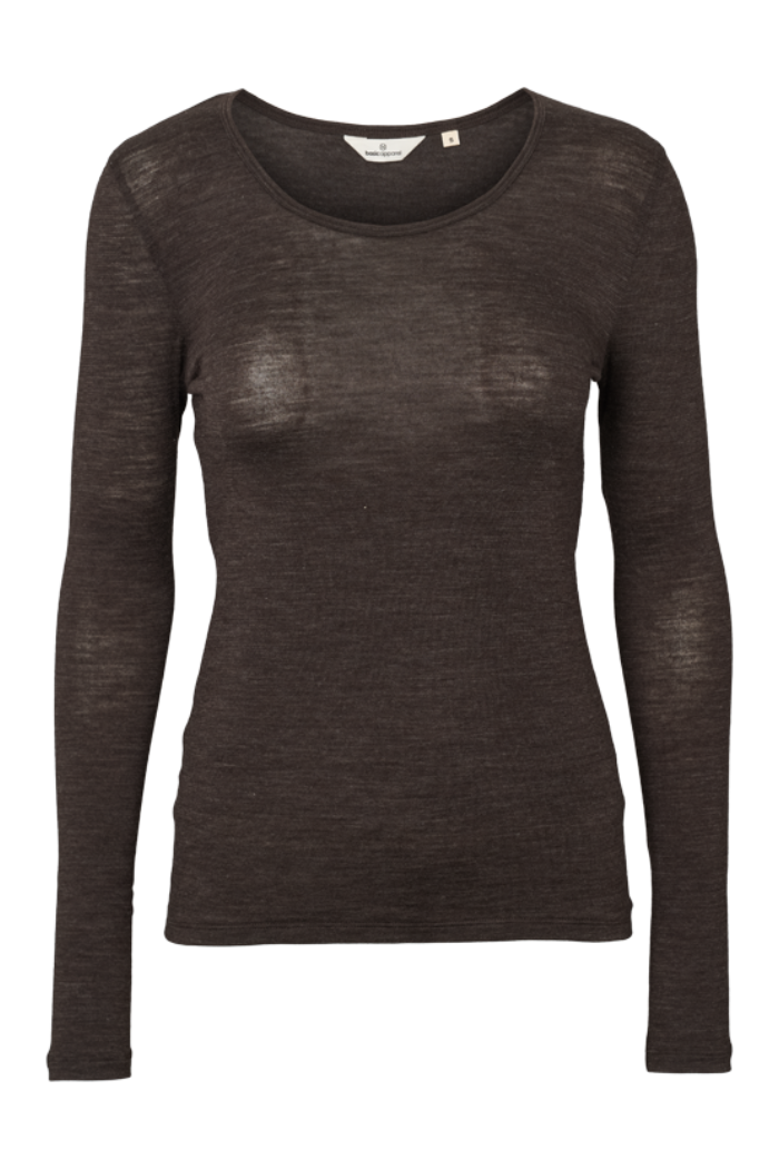 Basic Apparel Rinja LS Tee i Chocolate Torte set forfra