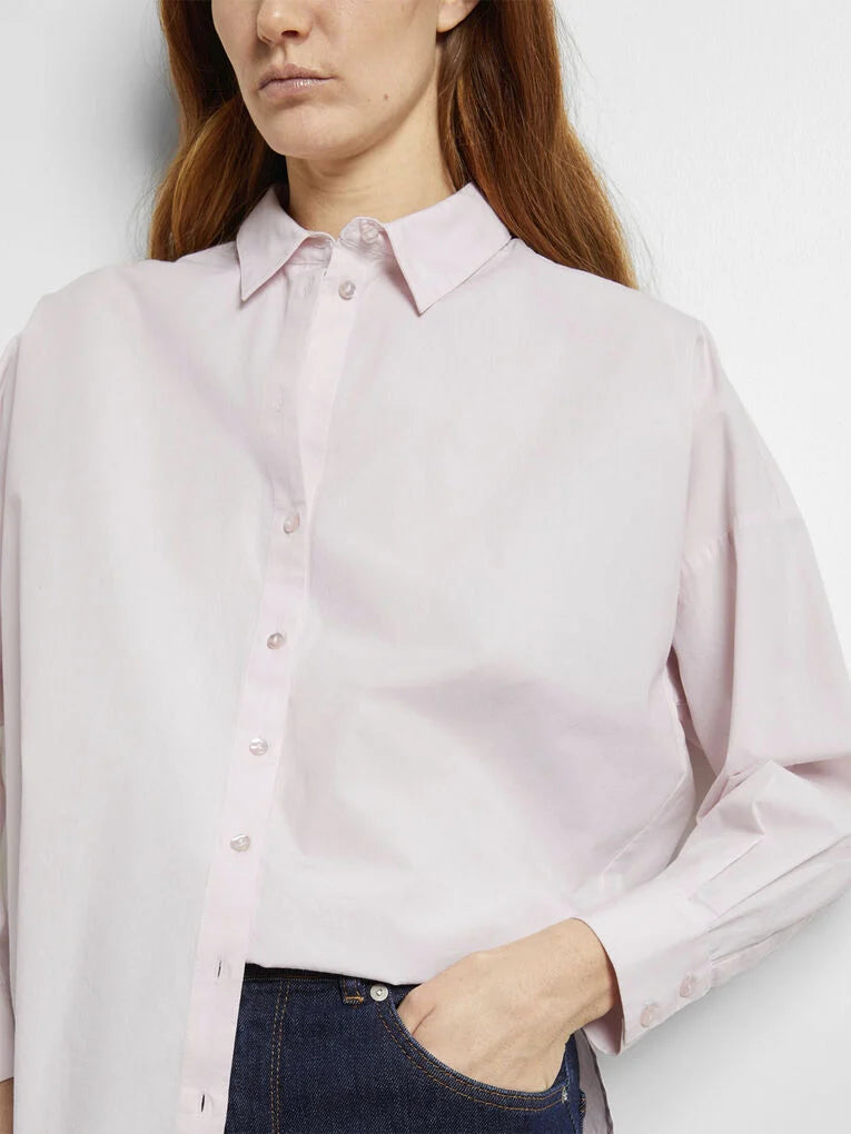 Basic Apparel Carol SS lyserød skjorte i riviera med korte ærmer og løst fit.