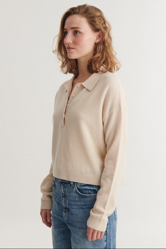 Basic Apparel Selem Polo – strik med polokrave og lange ærmer i løs pasform.