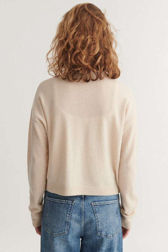 Basic Apparel Selem Polo – strik med polokrave og lange ærmer i løs pasform.