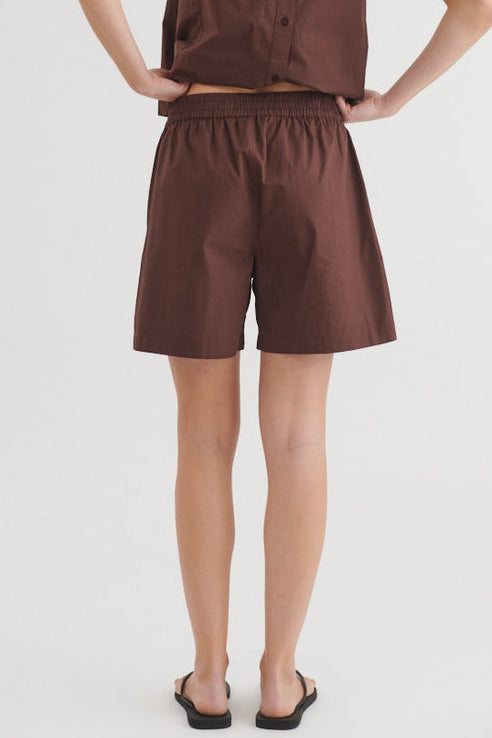 Basic Apparel Silje shorts – lette shorts med elastisk talje og skrålommer.