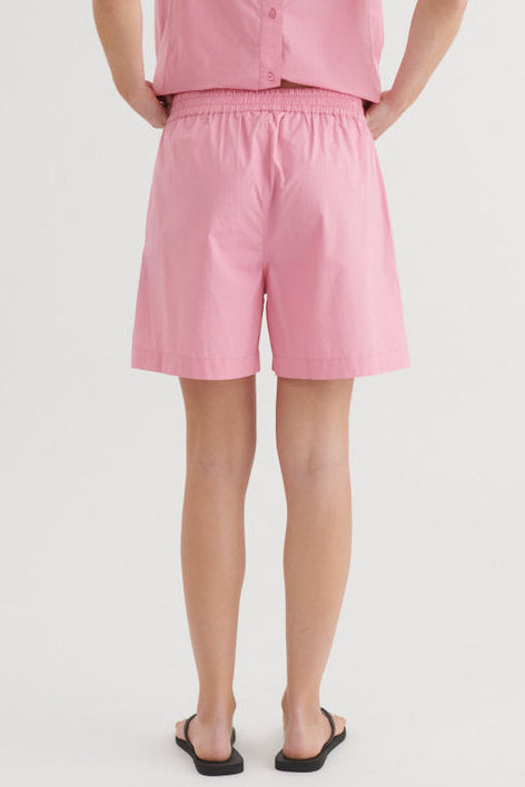 Basic Apparel Silje shorts – lette shorts med elastisk talje og skrålommer.