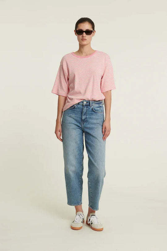Basic Apparel Silma SS Tee i Conch Shell/Birch – oversized T-shirt i GOTS-certificeret økologisk bomuld. 