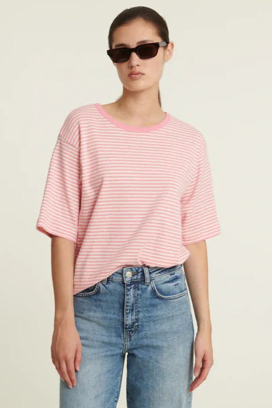 Basic Apparel Silma SS Tee i Conch Shell/Birch – oversized T-shirt i GOTS-certificeret økologisk bomuld. 