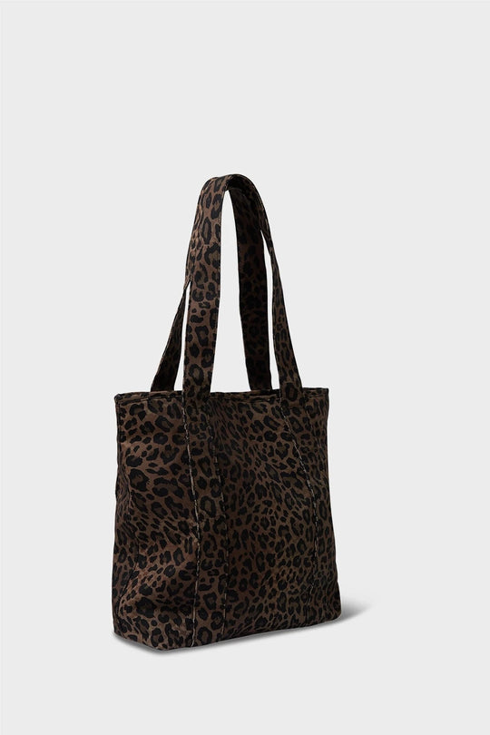 Lala Berlin Tova Carmela Tote i dark brown leo printet canvas – stor og robust taske til damer, perfekt til laptop, lunch og yndlingsbog, med stilfuldt og vildt design