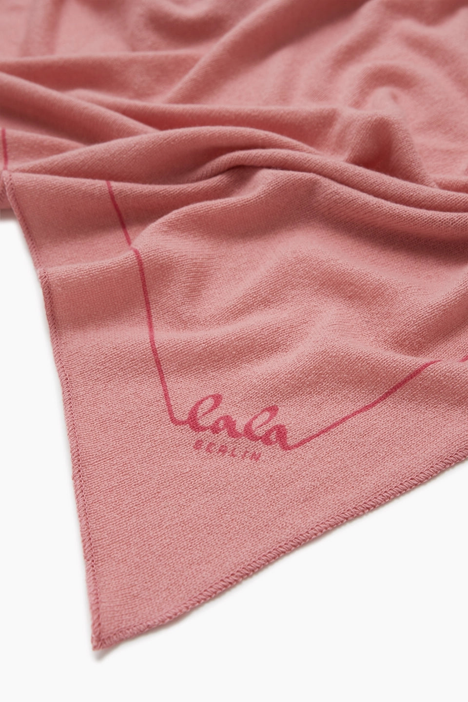 Lala Berlin | Tørklæde | Triangle Solid M cashmere, fandango