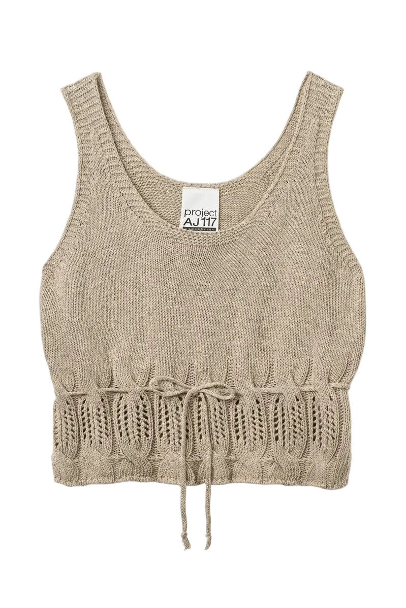 Project AJ117 Vaka striktop i SAND med cropped pasform og bindebånd.