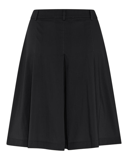 La Rouge Vilma Plissé Skirt i black med plisseringer.