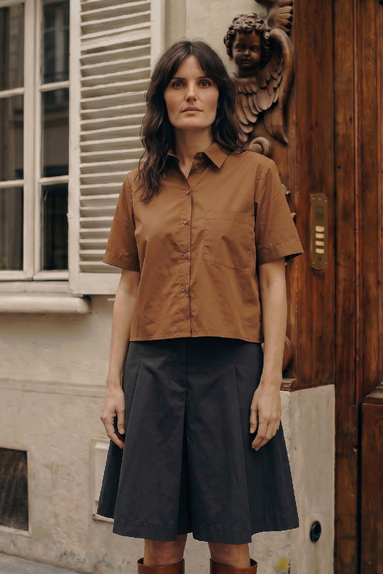 La Rouge Vilma Plissé Skirt i black med plisseringer.