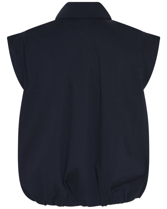 La Rouge Vilma top i navy med knaplukning og elastisk kant.