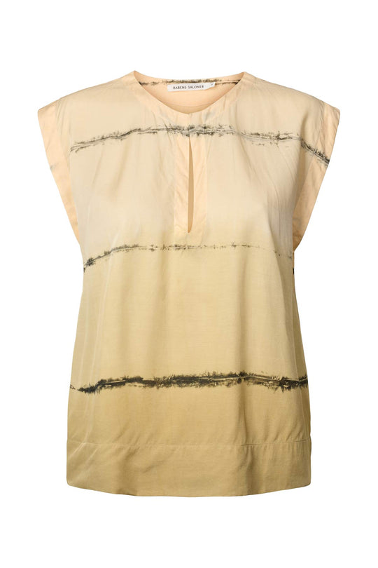 Rabens Saloner Rosalyn Nuance Blouse – en håndfarvet, let og bæredygtig bluse i farven Banana Com.