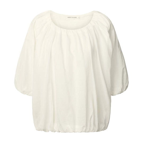 Rabens Saloner Rachelle Voile Cloud Blouse i økologisk bomuld – let, feminin og alsidig bluse med fine læg og afslappet pasform.