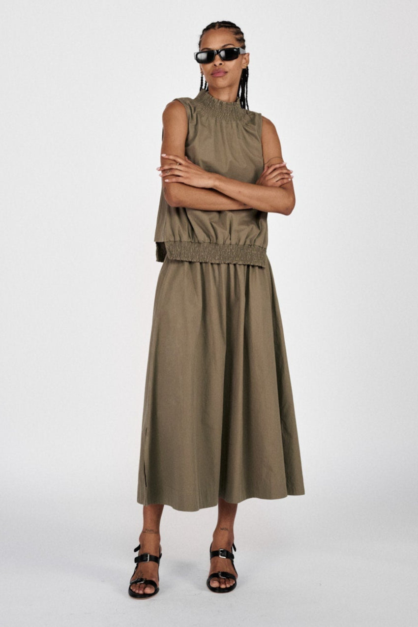 Rabens Saloner Guri Poplin Heavy Full Skirt i Dry Bark – voluminøs nederdel i kraftig bomuld med elastik i taljen og sidelommer. 