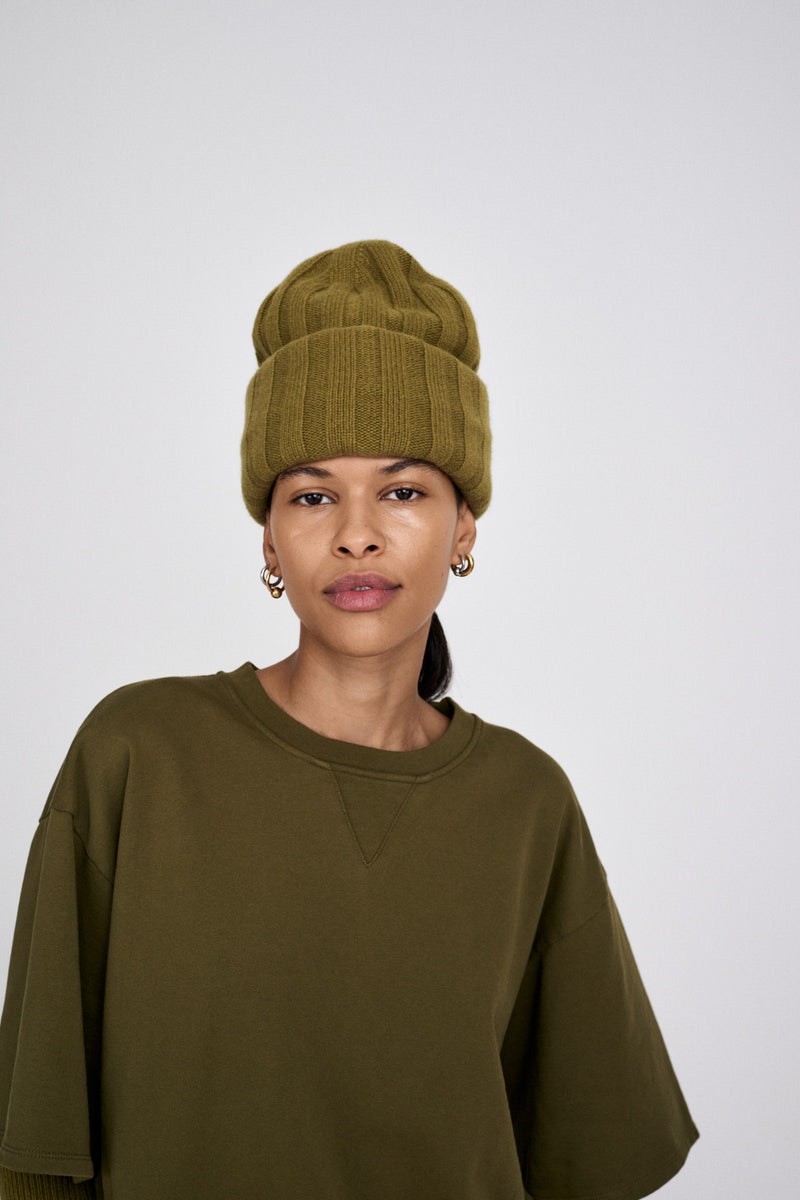 Rabens Saloner Narah Sweat Top i sort økologisk bomuld med cropped, oversized boxy pasform og trekvartsærmer. Bæredygtig og moderne sweatshirt. 