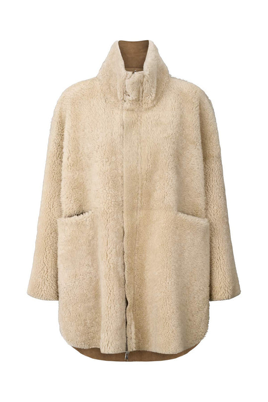 Rabens Saloner Ejsa Shearling Coat – Dark Brown Natural Combo, oversize lammeskindjakke med plyset for og høj krave.
