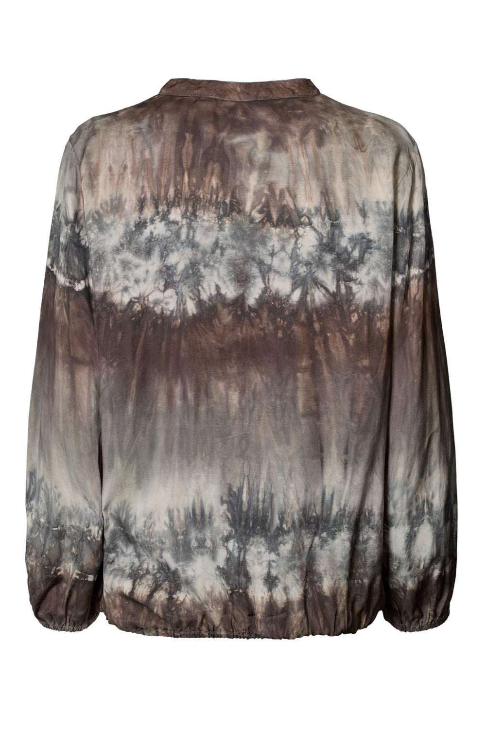 Rabens Saloner Ira skjorte i cement combo med håndlavet tie-dye, afslappet pasform og bæredygtig ECOVERO™ viskose. Unikt design fra Bali.