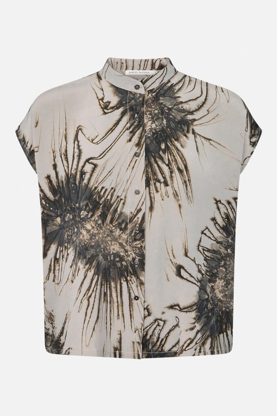 Rabens Saloner Heva Sea Urchin bluse i Grey Combo med håndfarvet mønster, knaplukning og løs pasform.