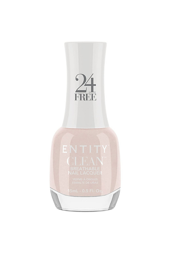Entity Clean neglelak med Ultra Clean 24-free formel og plejende vitaminer.