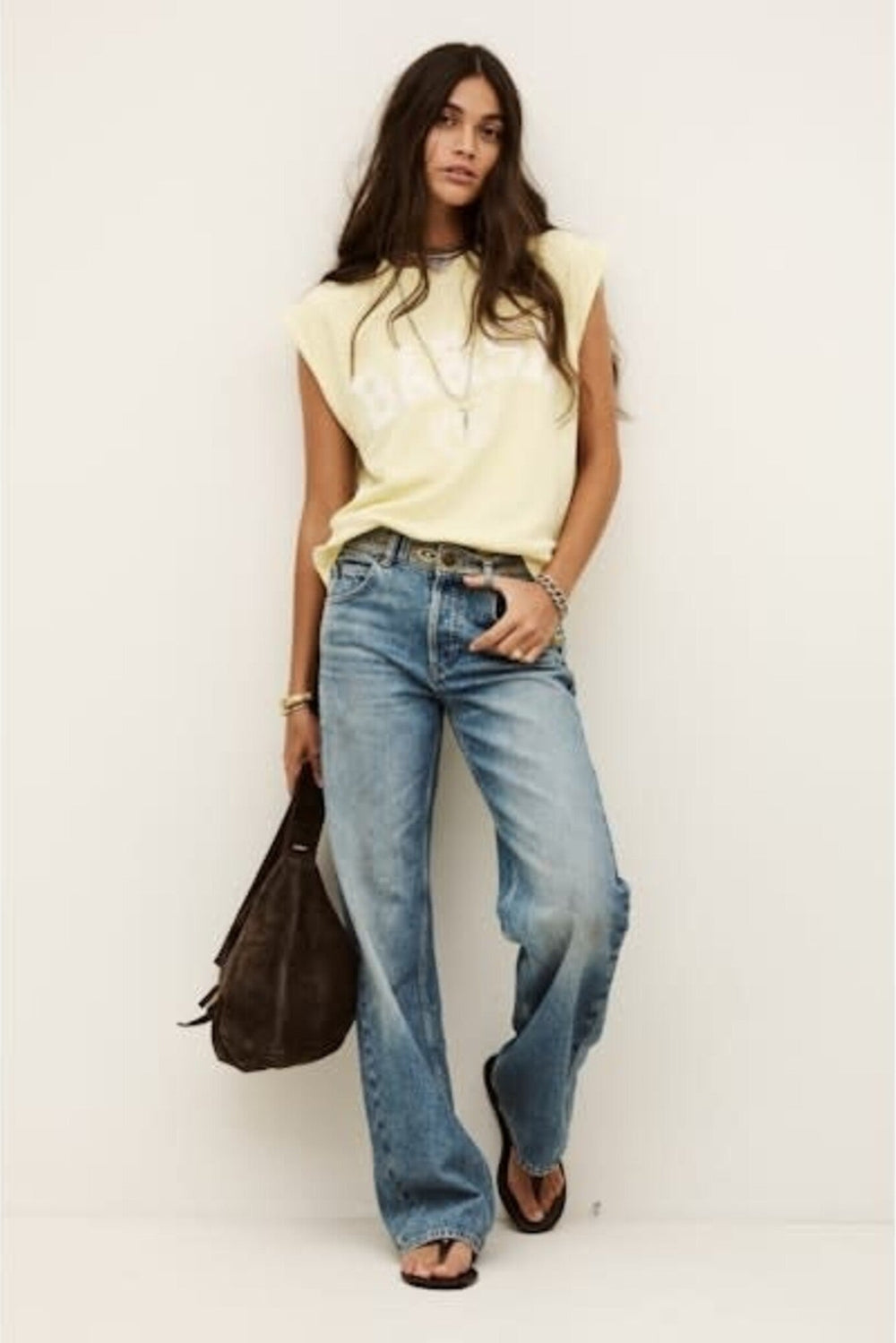 ba&sh Beata Sweat i jaune – ærmeløs sweatshirt i økologisk bomuld med rund hals og ribkanter.