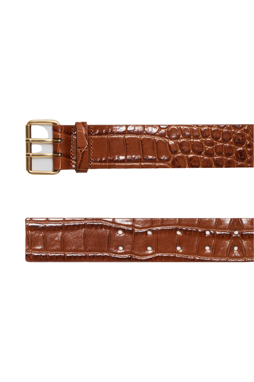 Anine Bing Mila Belt – bredt bælte i 100% kalvelæder med croco-embossed tekstur. Utility-inspireret design med guldfarvet dobbeltrins-spænde.