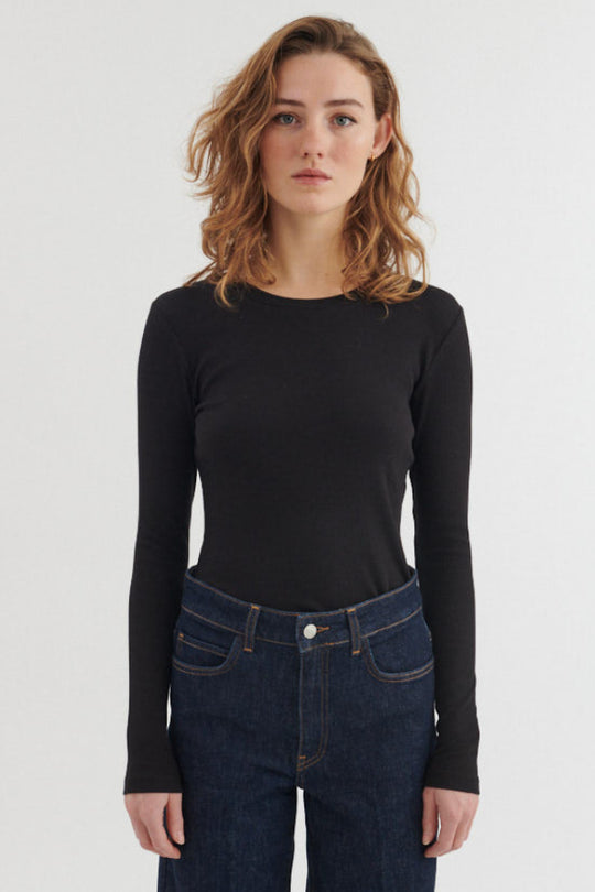 Basic Apparel Ludmilla LS Tee langærmet t-shirt – modelbillede forfra