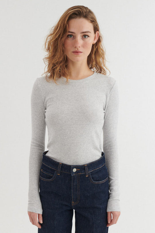 Basic Apparel Ludmilla LS Tee langærmet t-shirt – modelbillede forfra