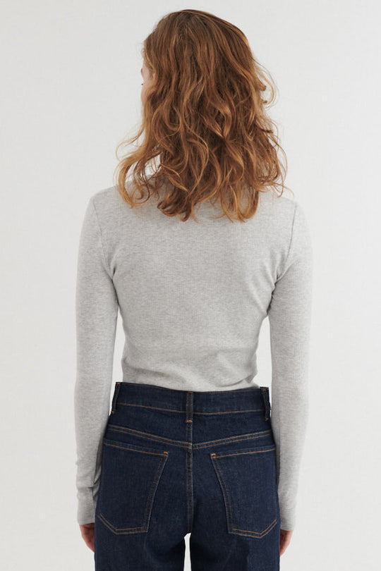 Basic Apparel Ludmilla LS Tee langærmet t-shirt – modelbillede bagfra