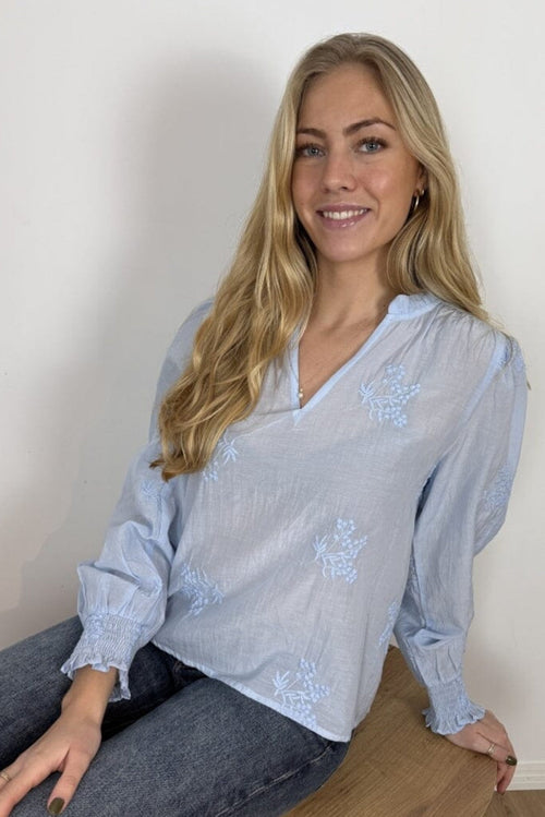 Continue | Bluse | Emma, light blue
