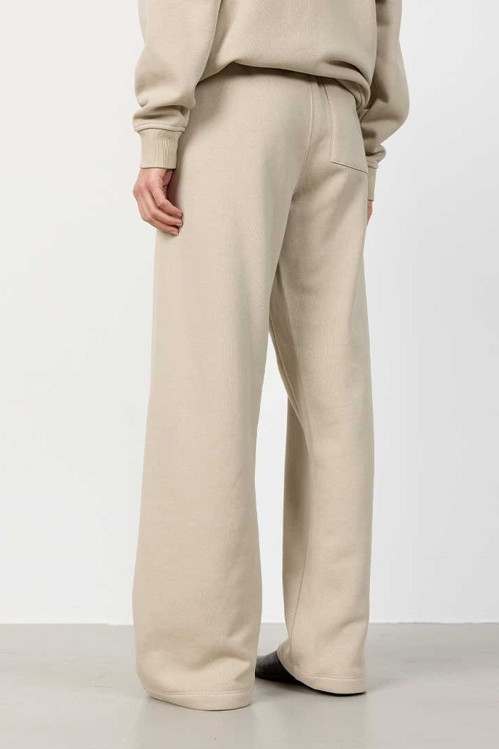Leveté Room Nuka 15 bukser i island fossil  – sweatpants med elastisk talje og lige ben.