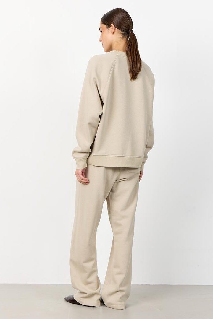 Leveté Room Nuka 15 bukser i island fossil  – sweatpants med elastisk talje og lige ben.
