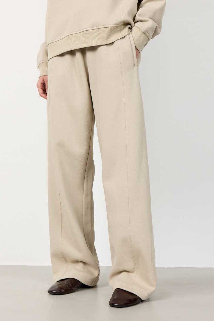 Leveté Room Nuka 15 bukser i island fossil  – sweatpants med elastisk talje og lige ben.