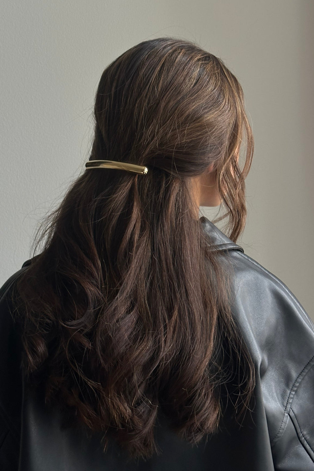 Pico Dix Barette i golden – slankt hårspænde med metallisk finish i guldfarvet legering.
