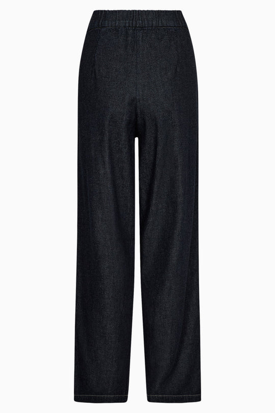 Detalje af lommer og mørk denim på Malika Casual bukser