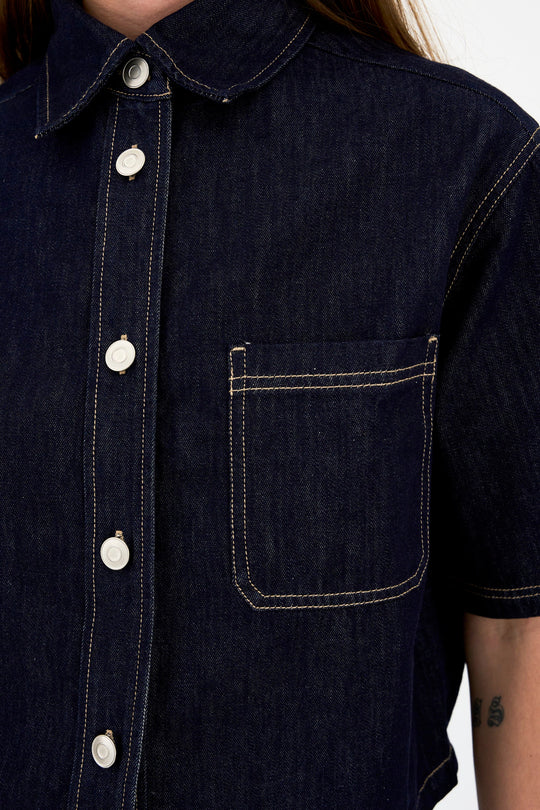 Malika Uta oversized denimskjorte i mørk rinse set bagfra