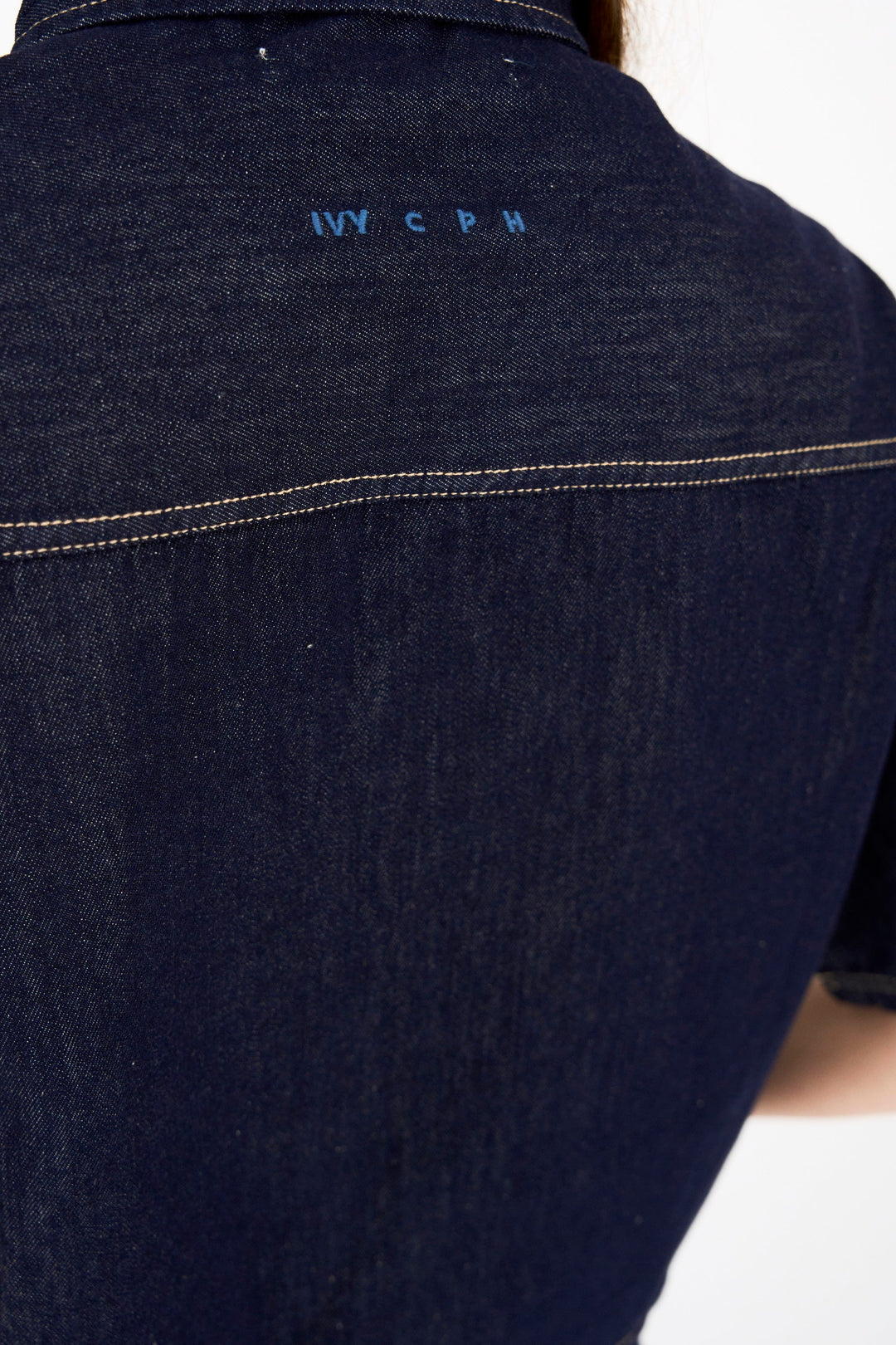 IVY Copenhagen Malika Uta oversized skjorte i produktvisning