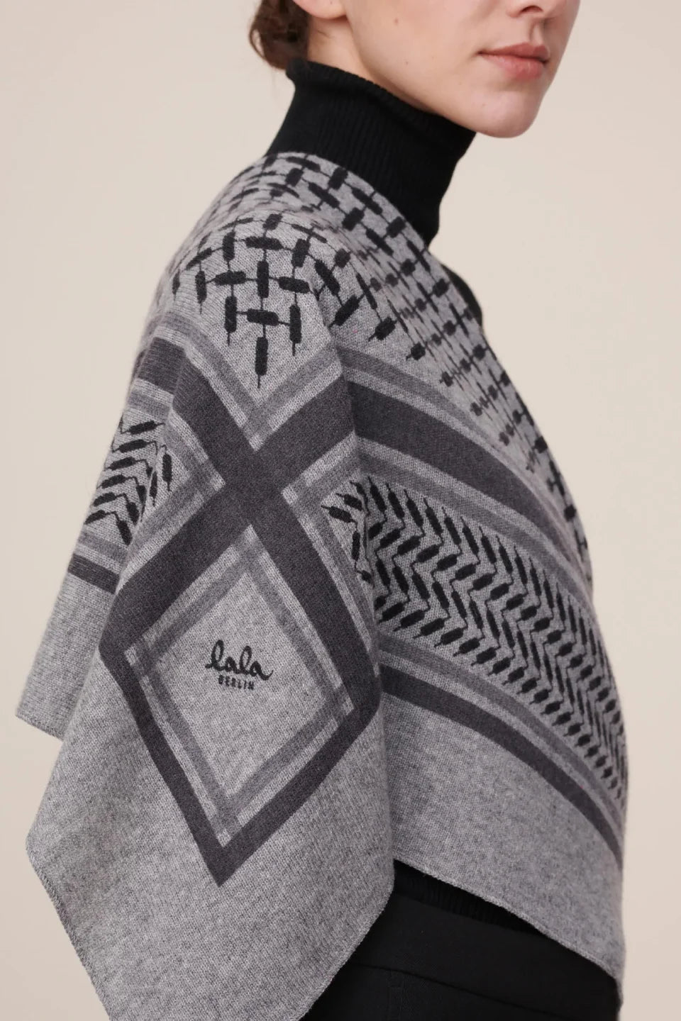 Lala Berlin | Tørklæde | Triangle Trinity Classic M, city/middlegrey melange