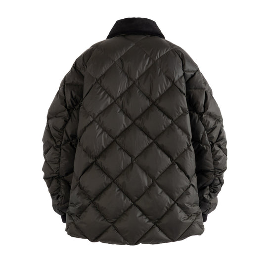 Lempelius Down Jacket Fia – sort, let quiltet dunjakke med kordfløjskrave og pleated ærmedetaljer.
