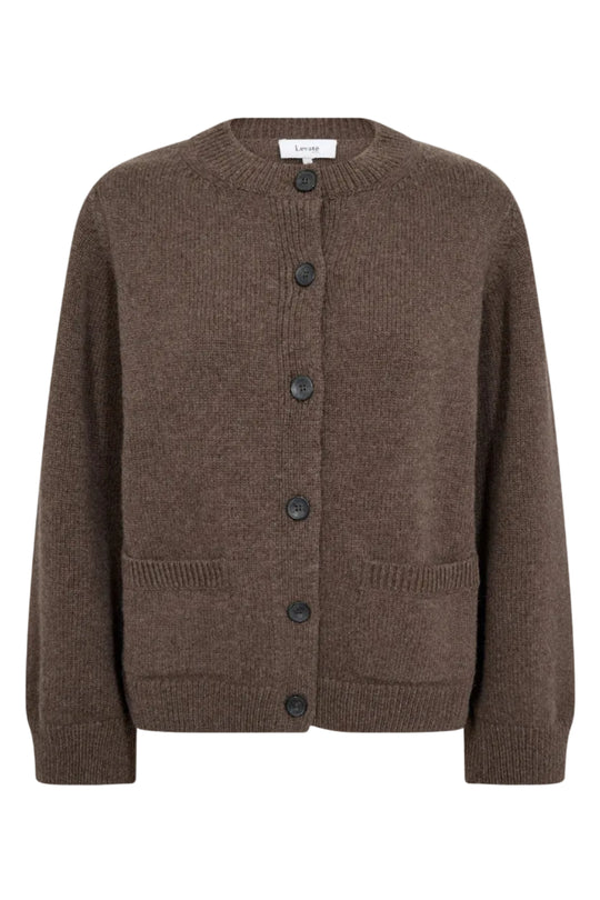 Levete Room LR-Perle 9 Cardigan i brun, strikket i merinould og cashmere med rund hals og knaplukning.