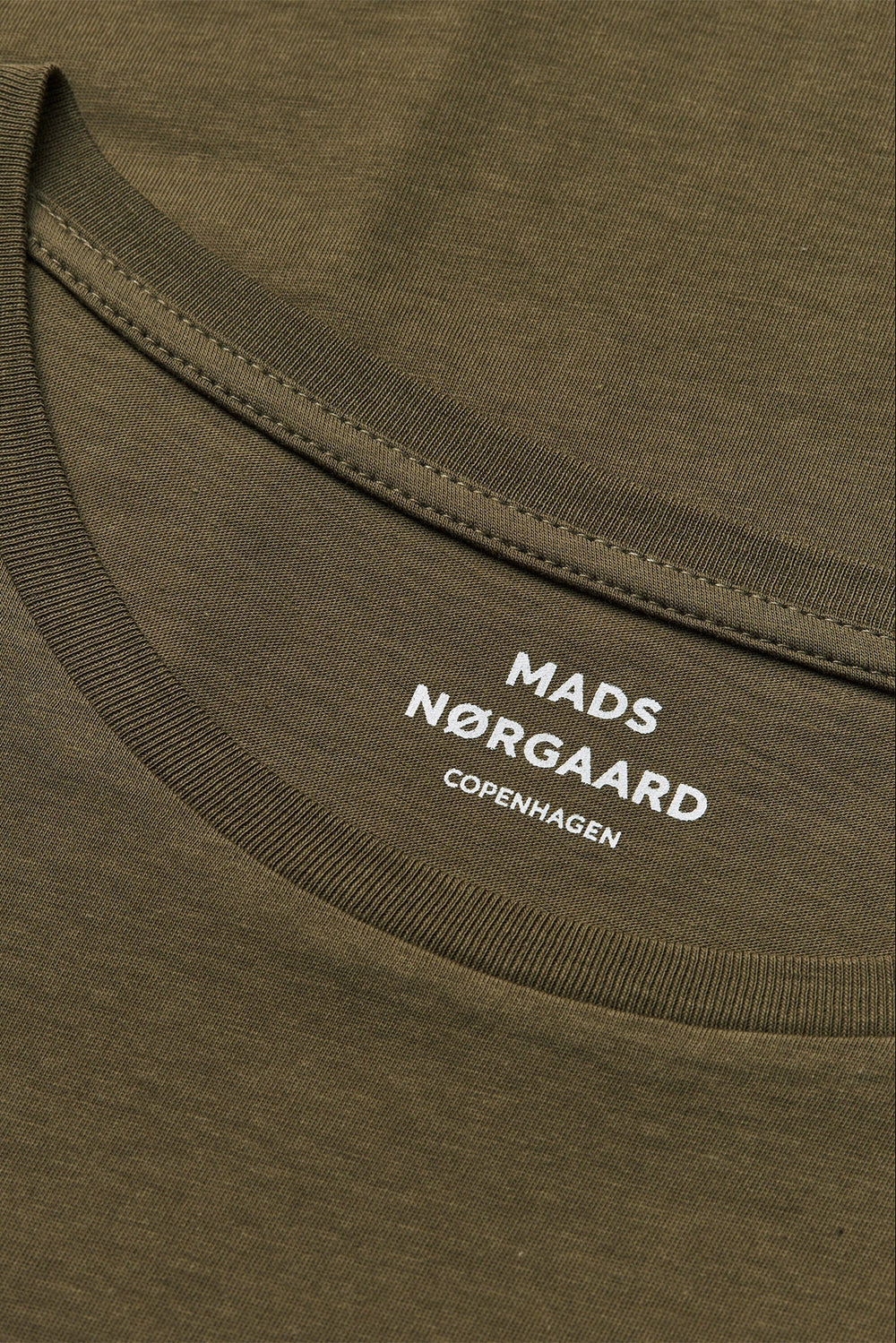 Mads Nørgaard Fine Jersey Teasy Tee FAV i Tarmac set bagfra
