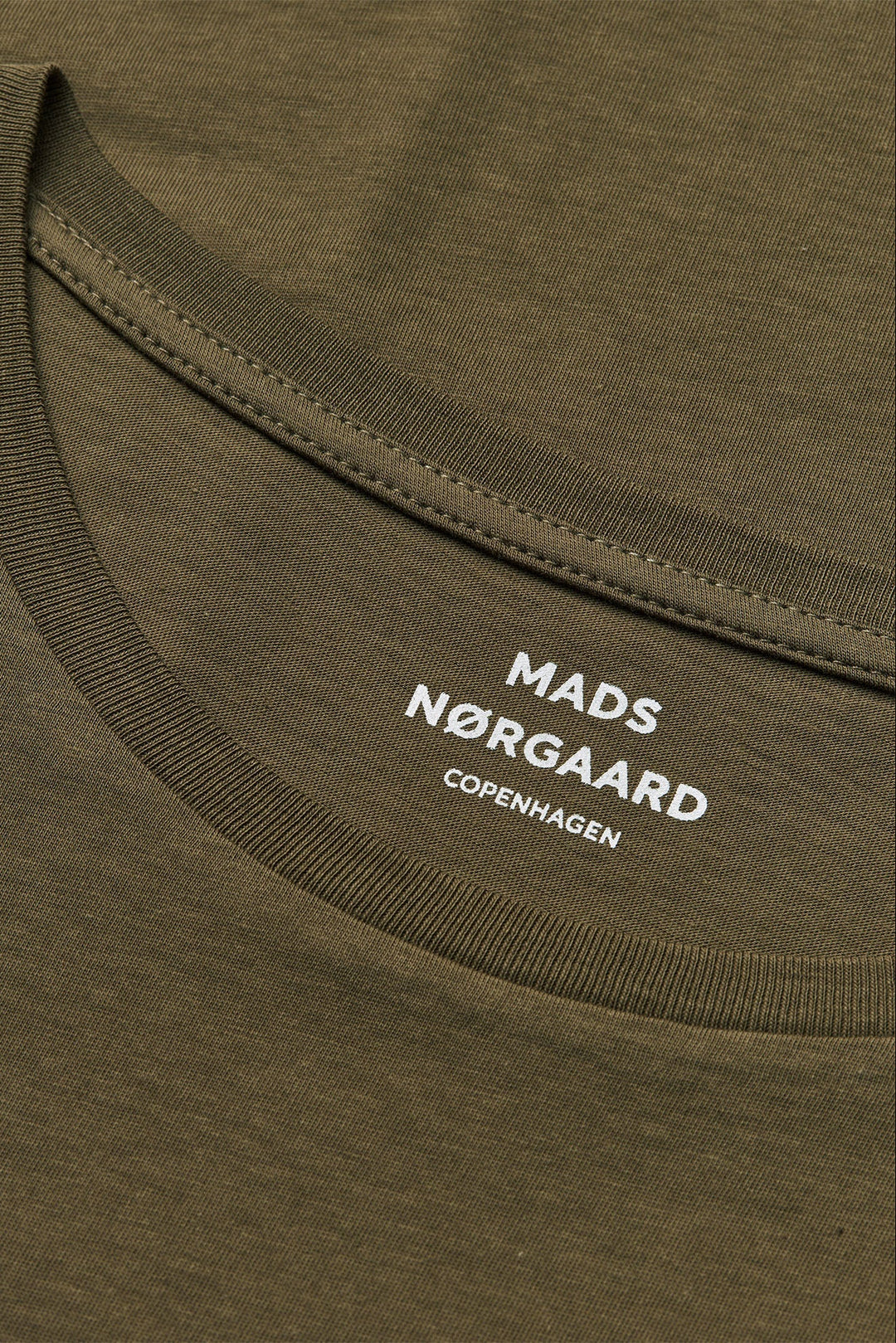 Mads Nørgaard Fine Jersey Teasy Tee FAV i Tarmac set bagfra