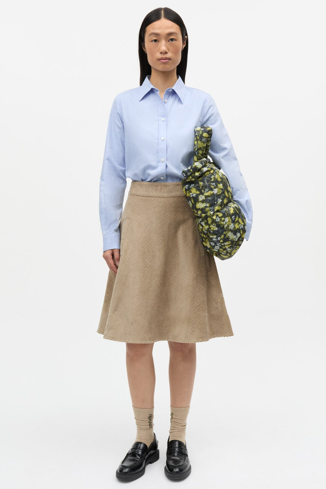 Pretty Cord Stelly Skirt i Seneca Rock stylet på model